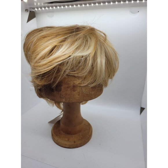 NEW Blonde Strawberry Wigsbuy Short Layered Synthetic Wig With Accessories Set - Picture 2 of 8